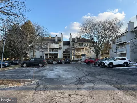 104 Olympic Ct #10, Princeton, NJ 08540