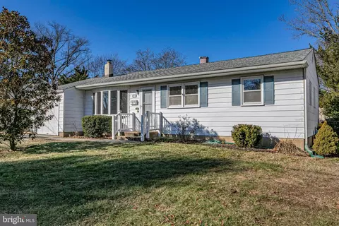 16 Hollyhock Way, Hamilton, NJ 08619
