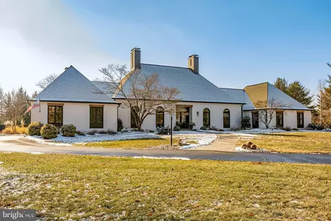 30 Meadow Ln, Pennington, NJ 08534