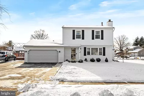 15 Lilac Dr, Ewing, NJ 08638