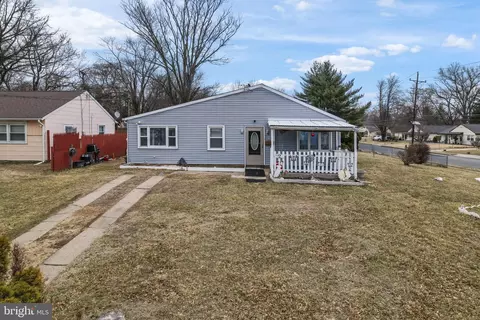 2 Dorset Dr, Ewing, NJ 08638
