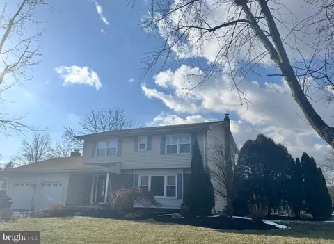 73 New Colony Dr, Hamilton, NJ 08619