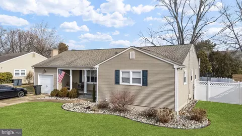 328 Ewingville Rd, Ewing, NJ 08628