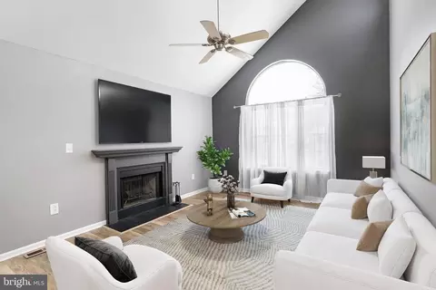 6 Huber Ct, Hightstown, NJ 08520