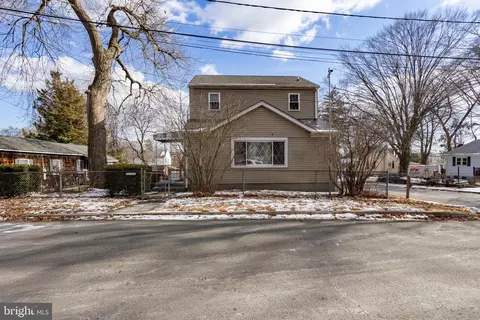 11 Kern Ave, Ewing, NJ 08638