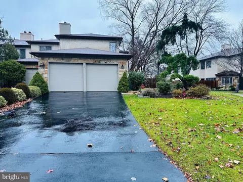 19 Woodmont Dr, Lawrence, NJ 08648
