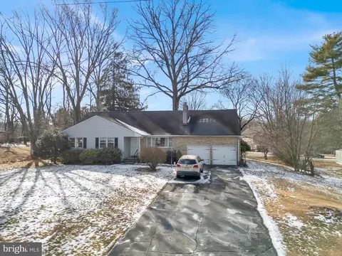 3 Clover Hill Cir, Ewing, NJ 08638