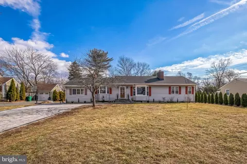 111 Ingleside Ave, Pennington, NJ 08534