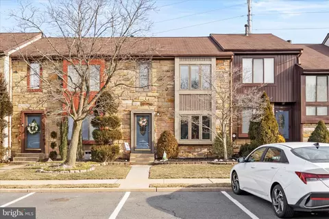 20 Crawford Ct, Hamilton, NJ 08690