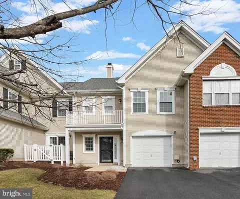 208 Pebble Creek Ct, Pennington, NJ 08534