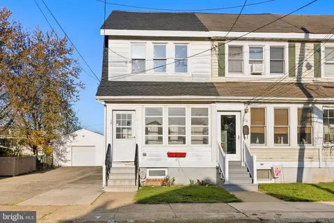 18 Elizabeth Ave, Hamilton, NJ 08610