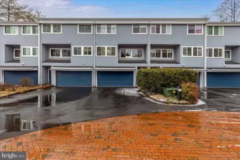 31 Richard Ct, Princeton, NJ 08540