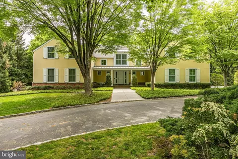 7 Foxcroft Dr, Princeton, NJ 08540