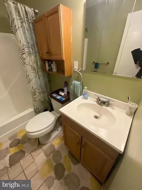 Bath - 413 Silver Ct, Hamilton, NJ 08690 photo 2 of 2