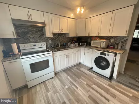 Kitchen - 413 Silver Ct, Hamilton, NJ 08690 photo 2 of 2