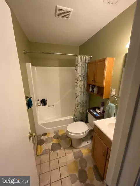 Bath - 413 Silver Ct, Hamilton, NJ 08690 photo 1 of 2