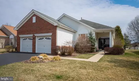 12 Temple Ct, Pennington, NJ 08534