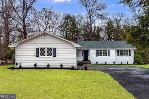 25 Evergreen Cir, Princeton, NJ 08540