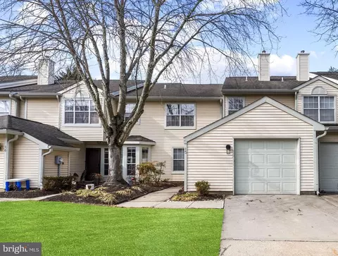 15 Heath Ct, Princeton, NJ 08540