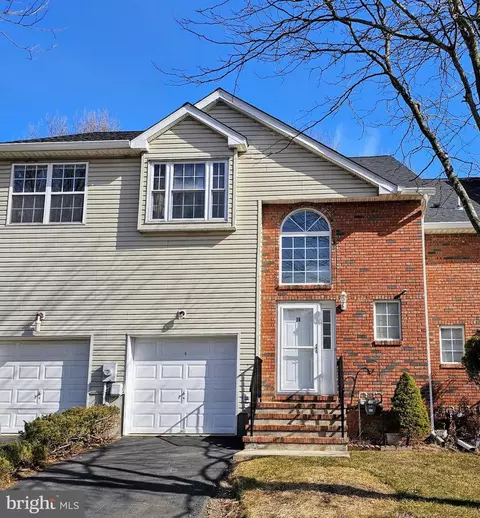 10 Stem Ct, Ewing, NJ 08638 photo 2