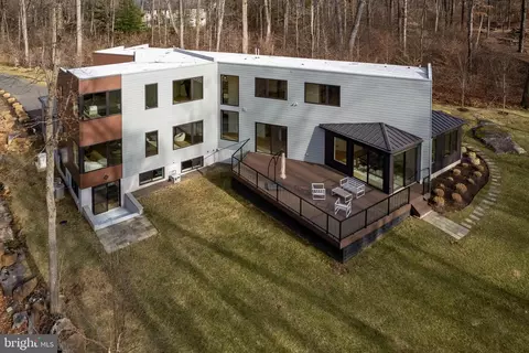 8 Garrett Ln, Princeton, NJ 08540