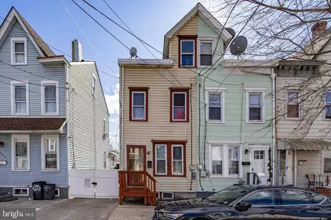 391 Hewitt St, Trenton, NJ 08611