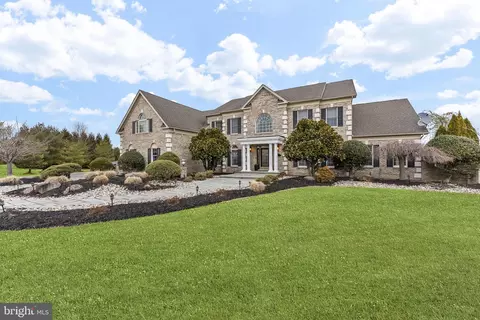27 Baker Way, Pennington, NJ 08534