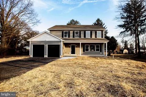 39 Camp Ave, Hamilton, NJ 08610