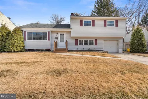 52 Copperfield Dr, Hamilton, NJ 08610