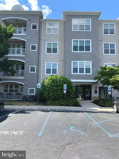518 Masterson Ct, Ewing, NJ 08618