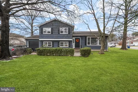 38 Colonial Lk, Lawrenceville, NJ 08648