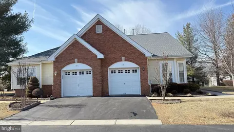 69 Hummingbird Dr, Hamilton, NJ 08690