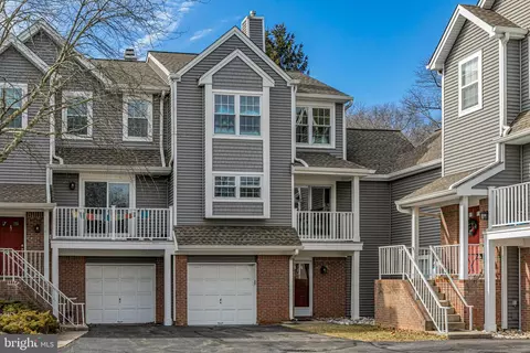 8 Halstead Pl, Princeton, NJ 08540