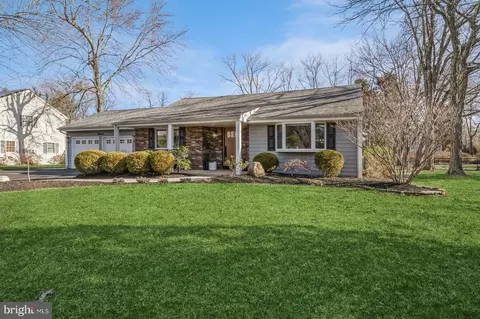 16 Wiltshire Dr, Hightstown, NJ 08520