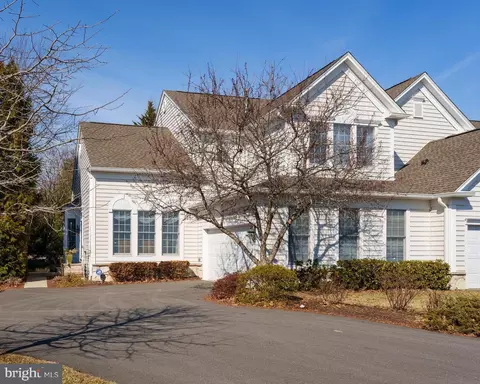 9 Trewbridge Ct, Princeton, NJ 08540