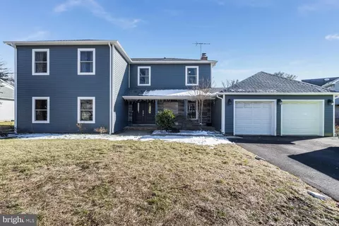 4 Columbia Pl, Princeton Junction, NJ 08550