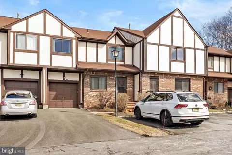 4 Essex Ln, Ewing, NJ 08638