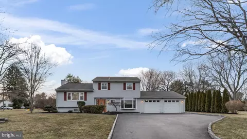 21 Meadowview Dr, East Windsor, NJ 08512