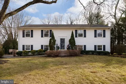 18 Sherbrooke Dr, Princeton Junction, NJ 08550