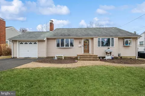 54 Mae Dr, Hamilton, NJ 08620