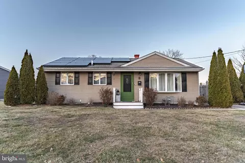 18 Sunset Blvd, Hamilton, NJ 08690