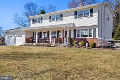 9 Sabrina Dr, Ewing, NJ 08628