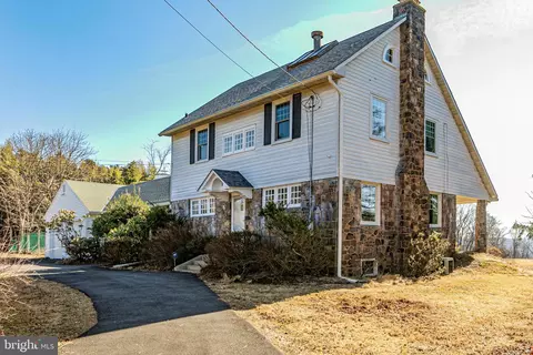 108 Grand View Ave, Hopewell, NJ 08525
