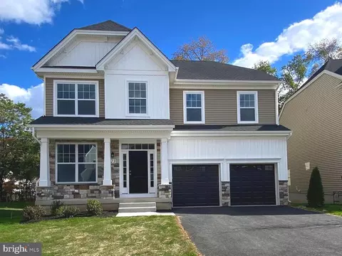 23 Misty Meadow Ln, Hamilton, NJ 08619