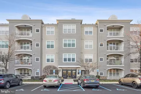 525 Masterson Ct, Ewing, NJ 08618
