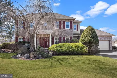11 Robert Dr, Princeton Junction, NJ 08550