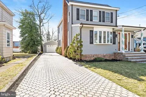 27 Maple Shade Ave, Hamilton, NJ 08690