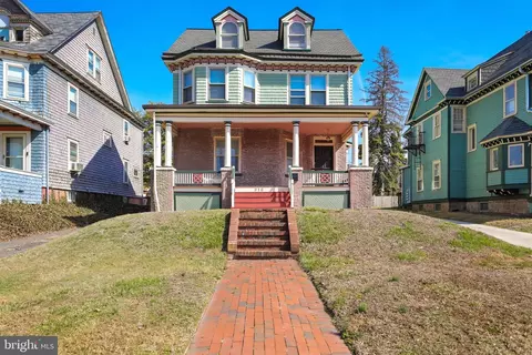 916 Riverside Ave, Trenton, NJ 08618