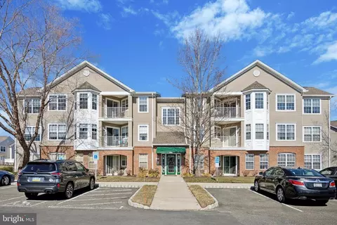 833 Mowat Cir, Hamilton, NJ 08690