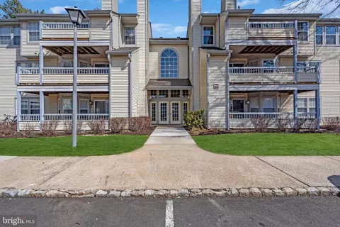 302 Trinity Ct #10, Princeton, NJ 08540